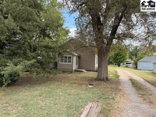 314 N McPherson St, Galva, KS 67443
