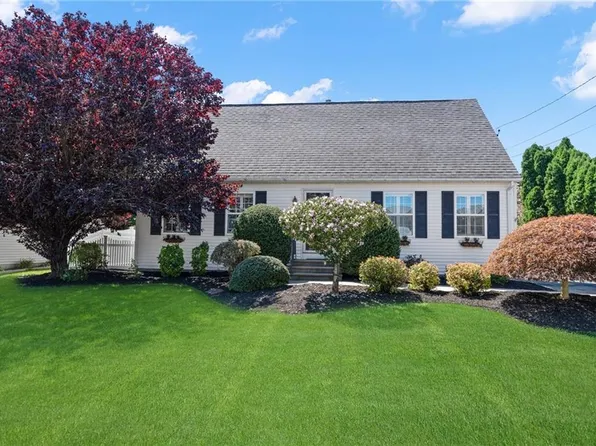 31 Briarcliffe Rd, Cranston, RI 02910