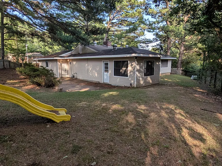 1605 Teresa Cir — Photo 42