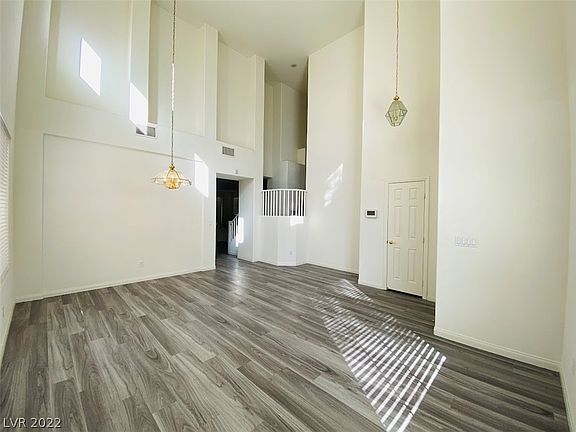 3rd image of 258 Palm Trace Ave