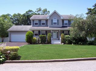 2 Jessica Ct, West Babylon, NY 11704