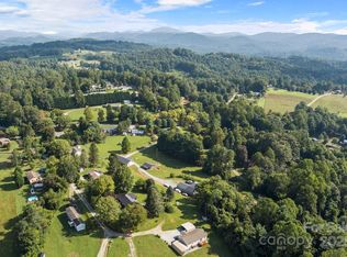 197 Albert Dr, Flat Rock, NC 28731