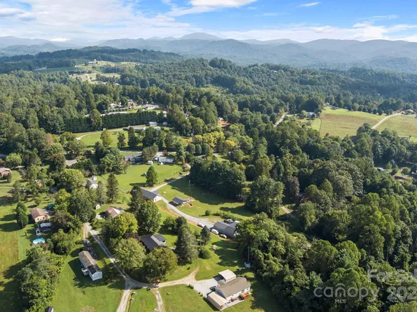 197 Albert Dr, Flat Rock, NC 28731