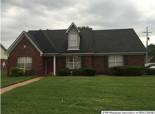 6378 Manchester Dr, Horn Lake, MS 38637