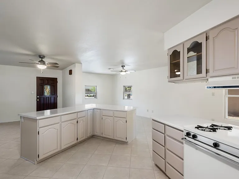5742 N 12th Pl #5742 N 12TH — Photo 3