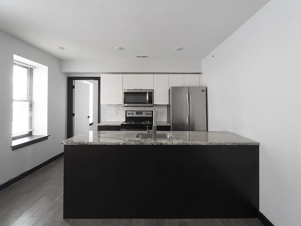 2613 W Girard Ave