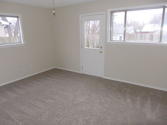 4th image of 266 S 184th Ave E