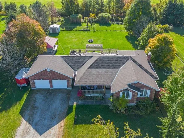30 Nesbitt St, Mapleton, ON N0B 1A0