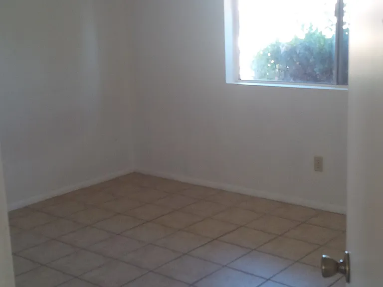 500 E Date St #8 — Photo 2