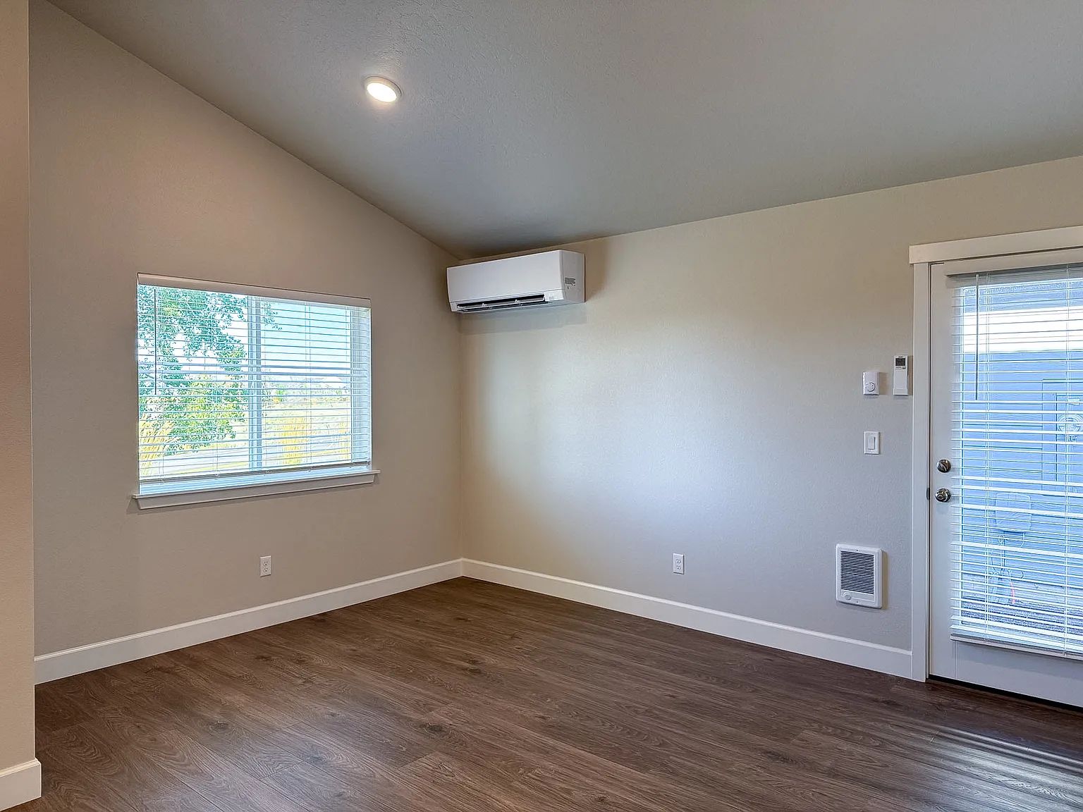 3 bed, 1102 sqft, $2,350 — Photo 4