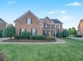 105 Castlestone Ln, Matthews, NC 28104