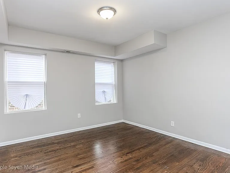 8048 S Paulina St — Photo 7