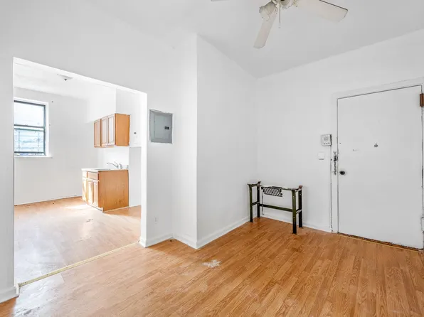 657 Knickerbocker Avenue image 7 of 19