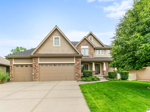 7644 Leawood St, Papillion, NE 68046