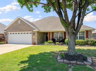 6008 S 39th St, Rogers, AR 72758