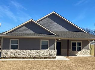 601 S Jefferson St, Pilot Point, TX 76258