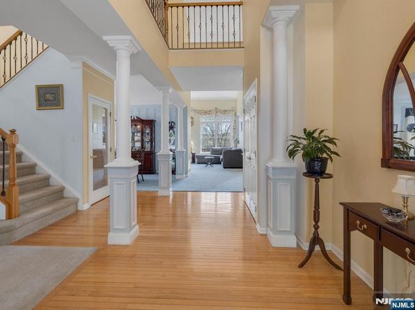 6 Knollwoods, Oakland, NJ 07436