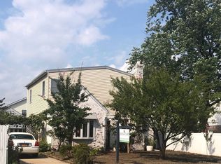 24509 81st Ave, Bellerose, NY 11426