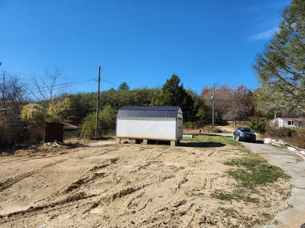 4098 Evans St, Pulaski, VA 24301