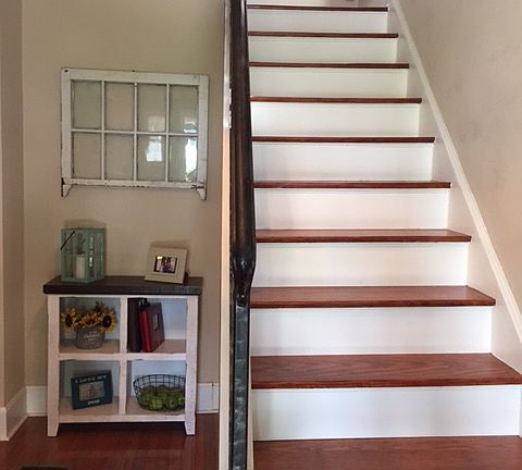 Entryway w/wrought iron rail
