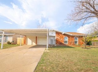 1049 SW 3rd St, Moore, OK 73160
