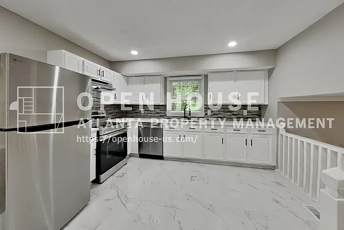 798 Brownlee Ln — Photo 7