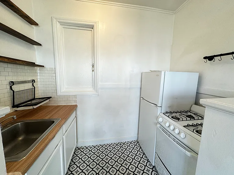 1755 Franklin St — Photo 17