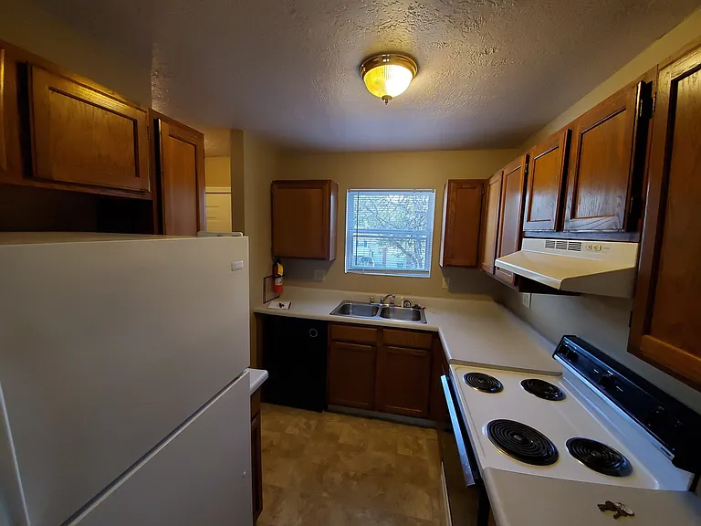 149 E Willow Ct — Photo 5