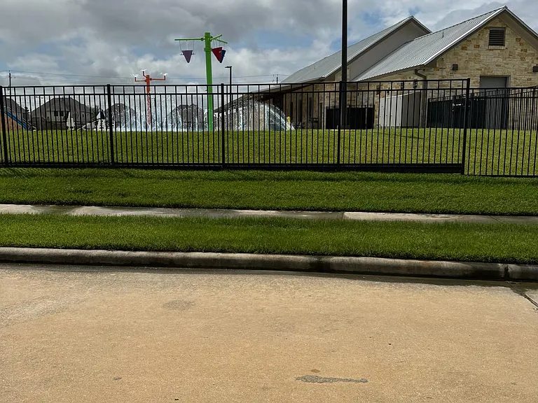 911 Wormwood Dr — Photo 26