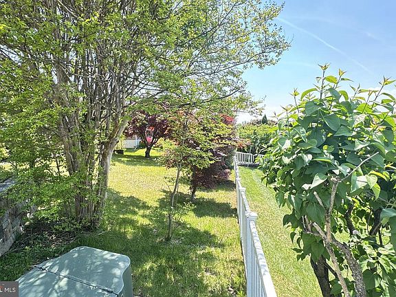 3rd image of 7835 Perry Rd