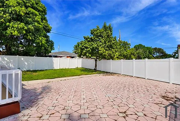 9220 NW 32nd Ct
