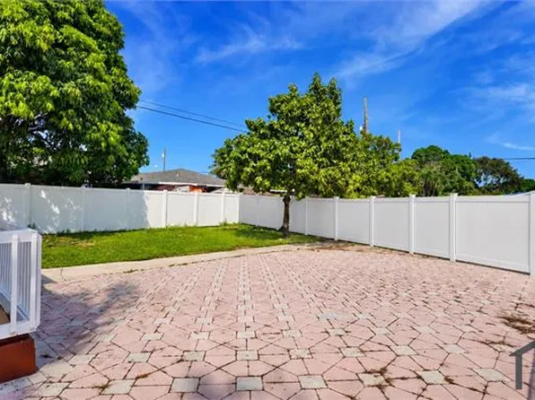 9220 NW 32nd Ct, Miami, FL 33147