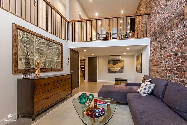 Rented by Dixon Advisory USA Inc. | media 22