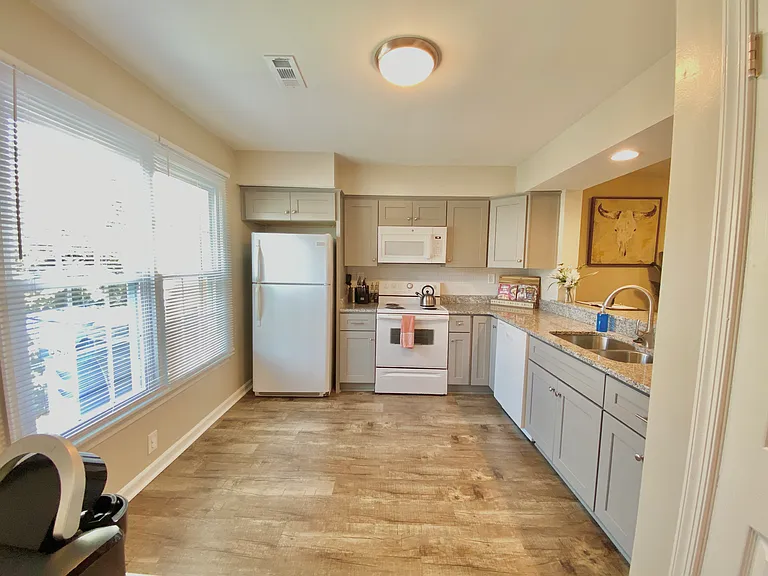 5530 Campus Dr — Photo 8