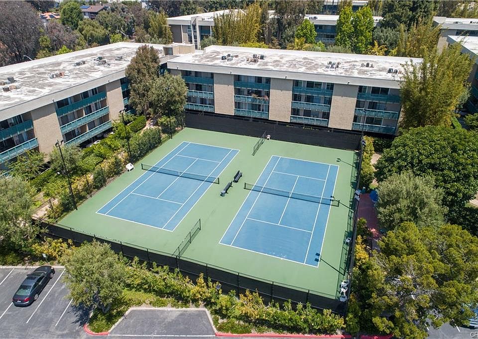 HOA tennis courts
