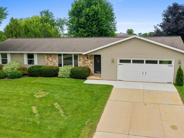 2542 Riverview Dr, Green Bay, WI 54313