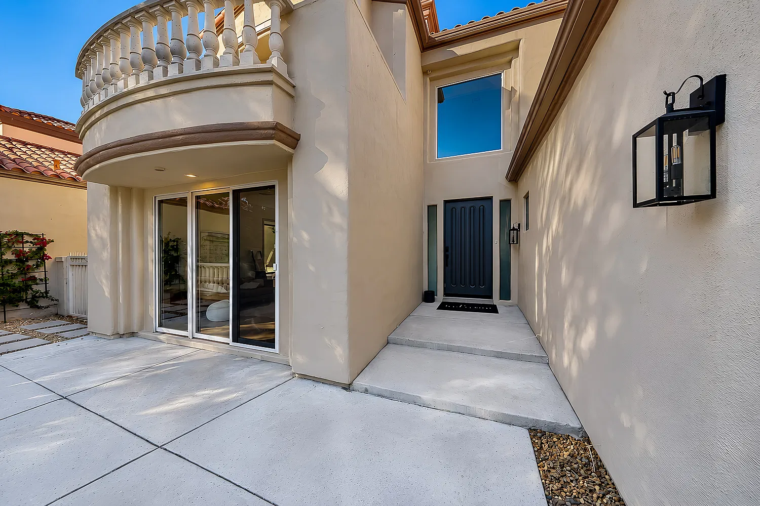 3 bed, 2.5 bath, 2500 sqft, $7,000 — Photo 2
