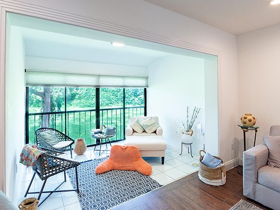 4th image of 9282 Vista Del Lago #D