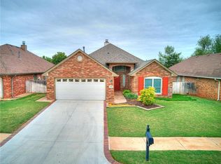 2001 Olde School Rd, Edmond, OK 73012