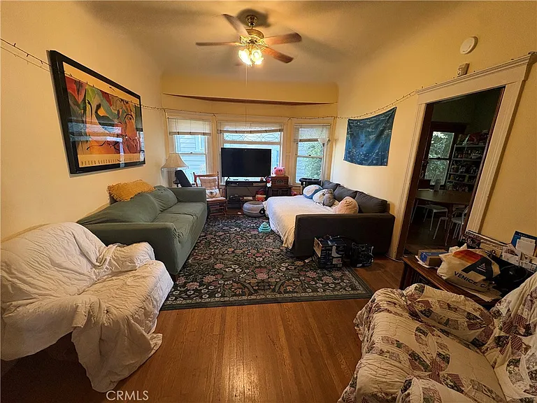 2713 S La Salle Ave — Photo 4
