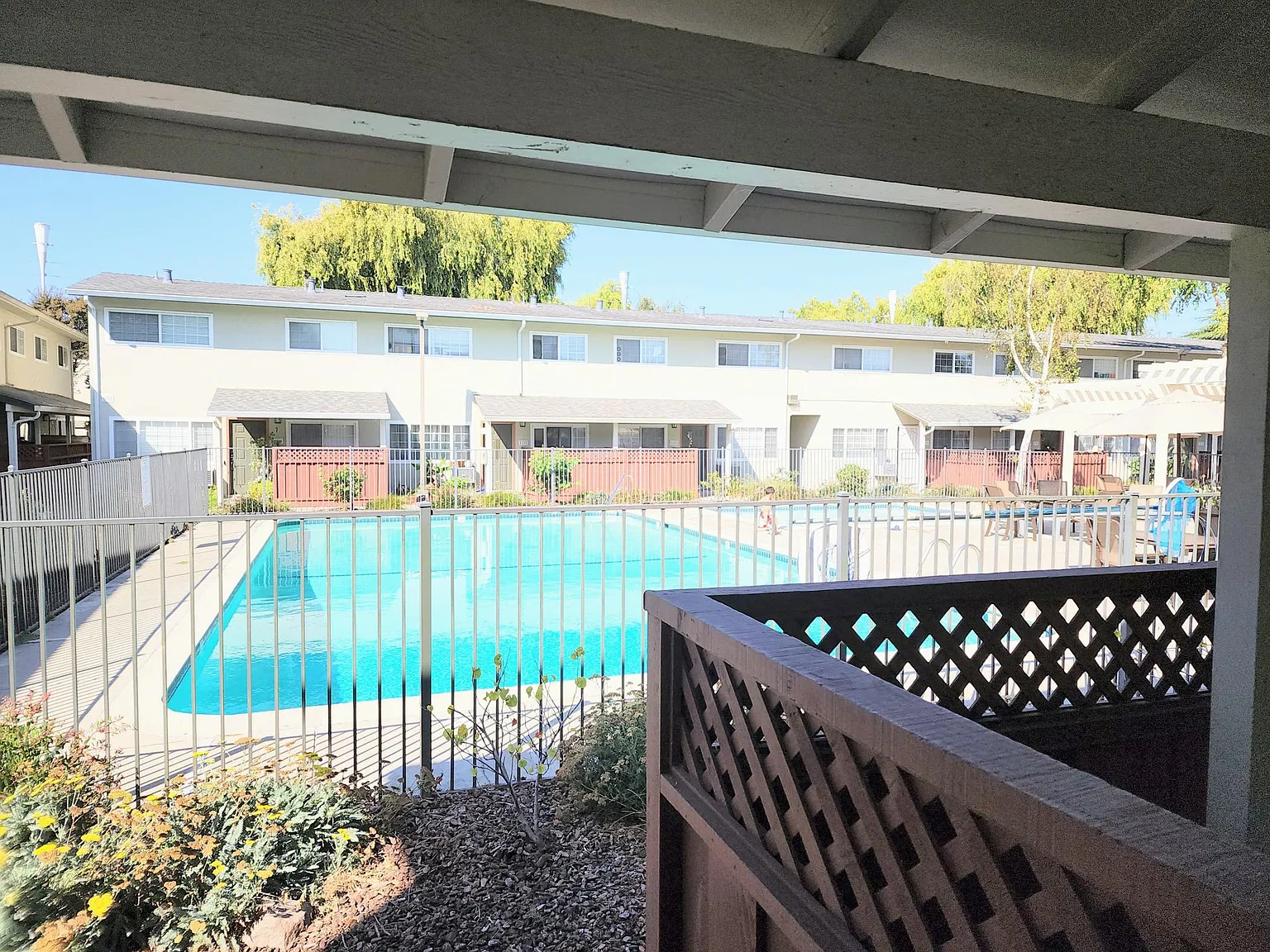 3 bed, 2.5 bath, 1180 sqft, $3,050 — Photo 3