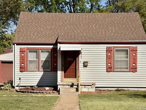 2nd image of 517 E Claflin Ave