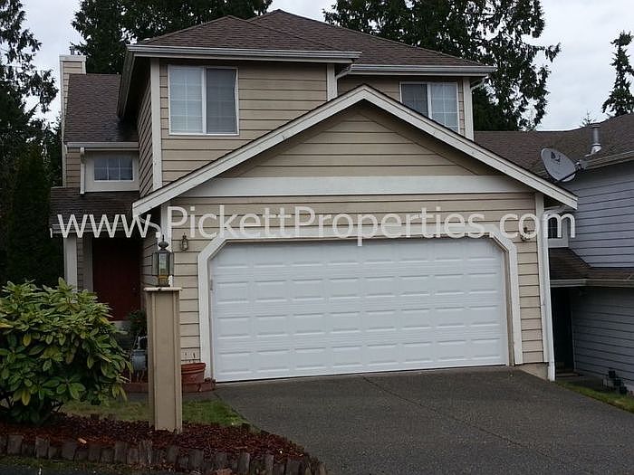 1st image of 1004 NW Poppy Ct