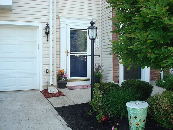 2nd image of 7206 Mariemont Cres