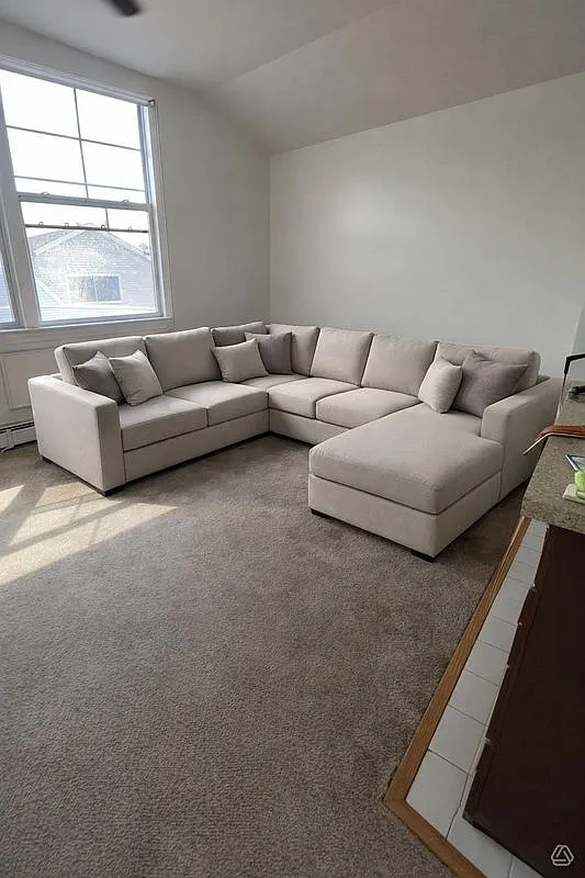 5 bed, 3.5 bath, 1200 sqft, $2,800 — Photo 2