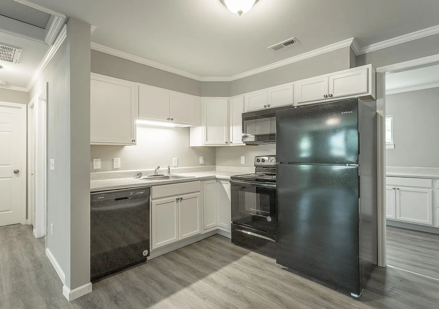 2 Bedroom, 1 Bath unit! — Photo 1