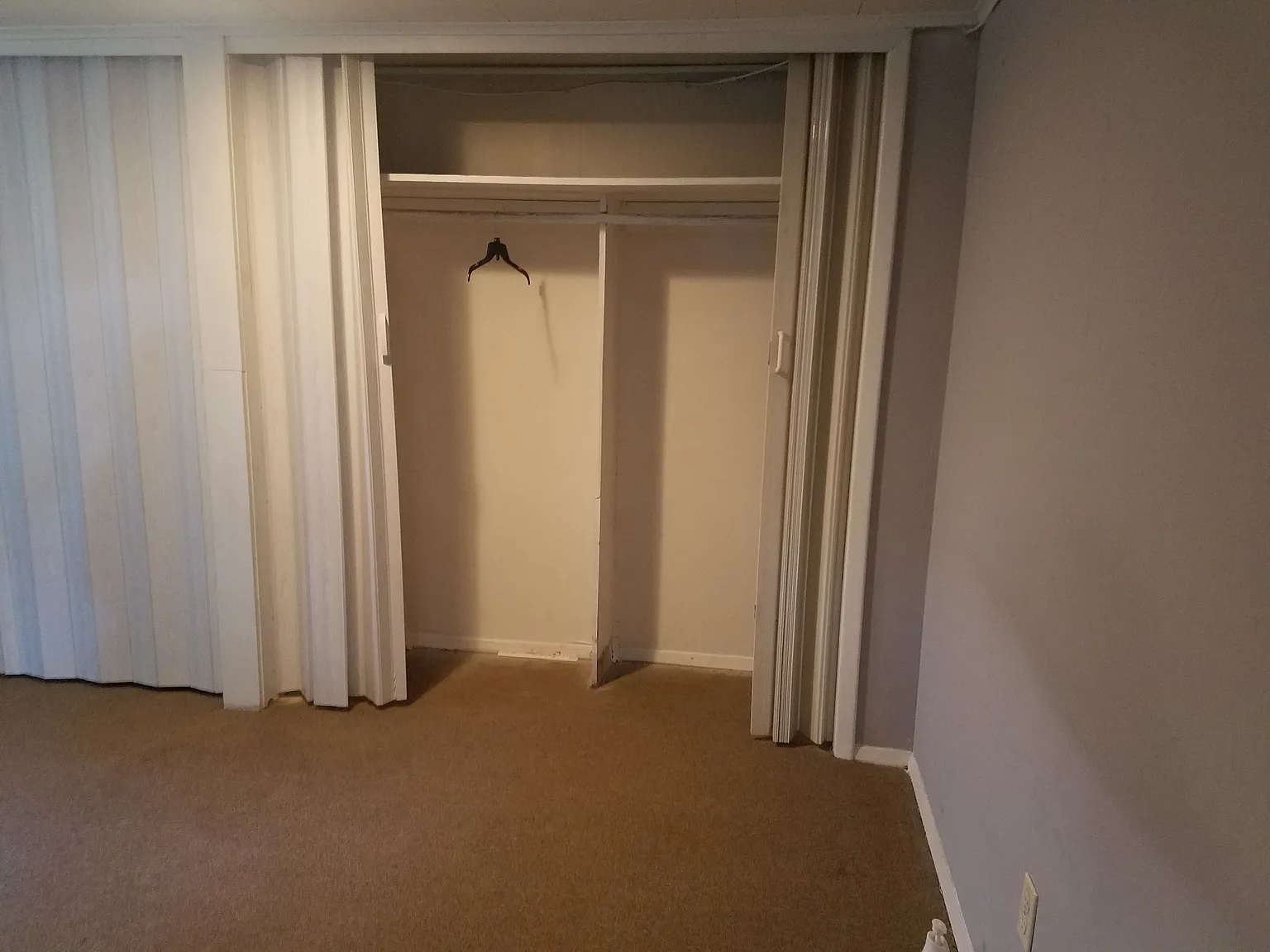 Rosalie Ct, East Meadow — Photo 4