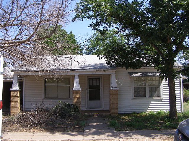 1st image of 840 E 12th St