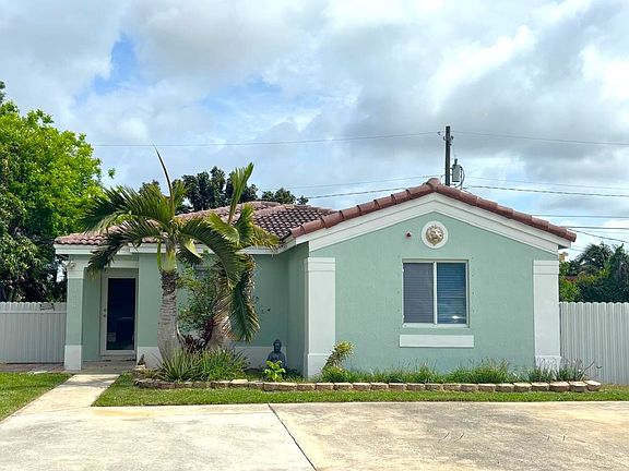 3rd image of 10611 SW 170th Ter