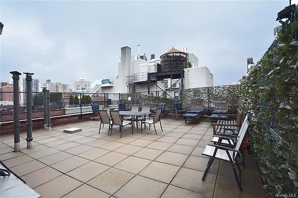 Sold by Compass | media 19